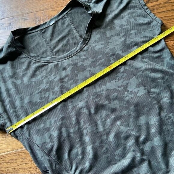 Lululemon Miles Ahead Short Sleeve (Camo)Deep Camo size 8 - Picture 6 of 7